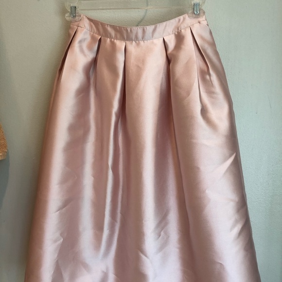 Dresses & Skirts - Pink taffeta skirt NWOT